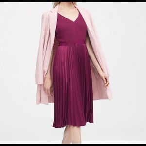 Banana republic pleated dress. Size 6.